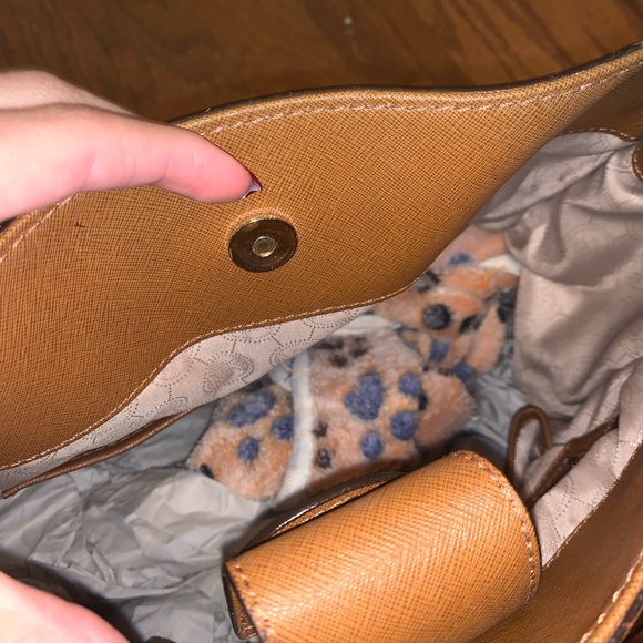 Michael Kors Hamilton Satchel Large Purse - Picture 4 of 7